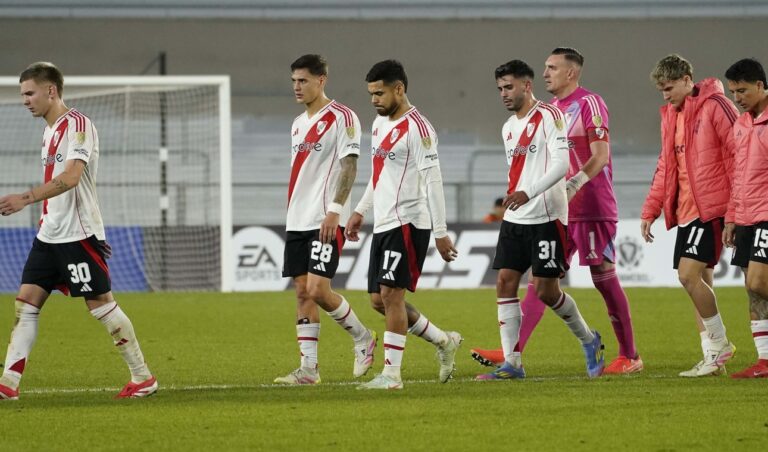 «River no pudo con Barcelona y empató sin goles en el Monumental»