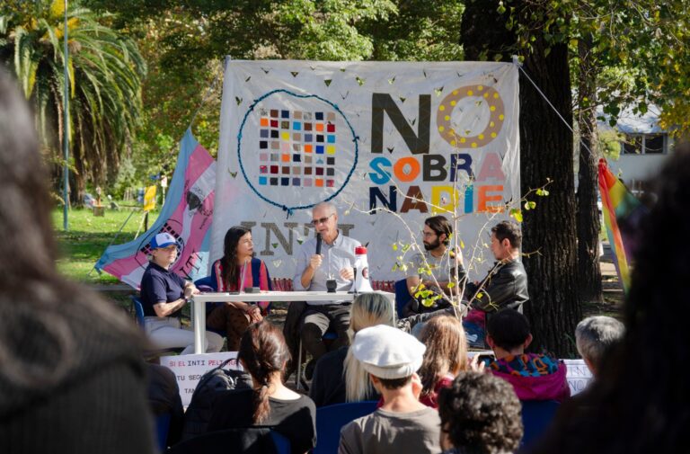 Gollan visitó el INTI y participó de una charla con trabajadores y trabajadoras del organismo