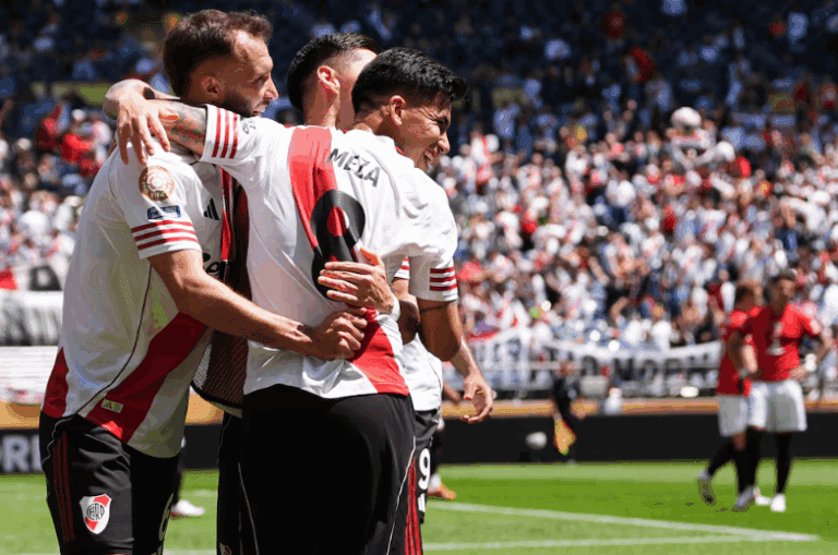 River debutó con un 3‑1 a Urawa Red Diamonds pero se lesionó Driussi.