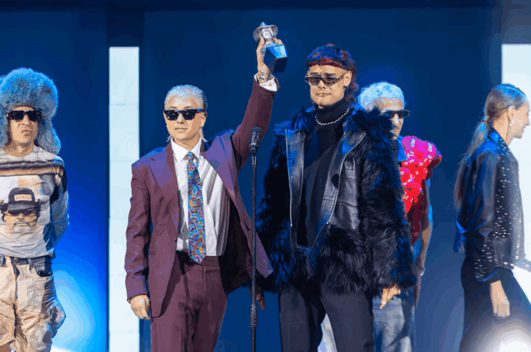 Ca7riel & Paco Amoroso arrasan en los Premios Gardel 2025