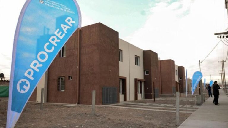 Bullrich entrega las viviendas del Procrear a las fuerzas de seguridad.