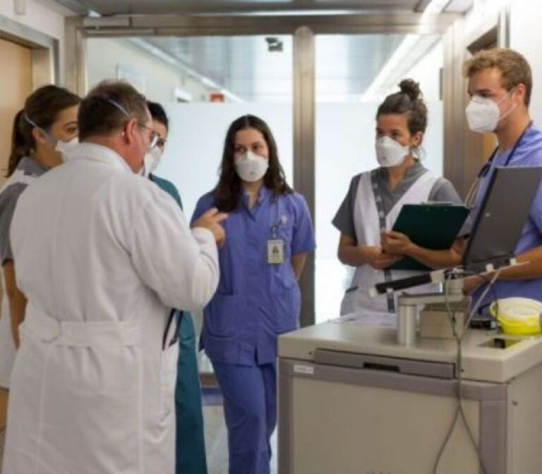 El Gobierno modificó el sistema de ingreso a residencias médicas: priorizarán a egresados de universidades argentinas