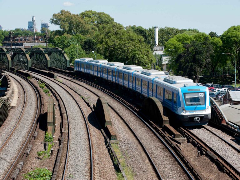 Tren Mitre suspendido en Retiro por amenaza de bomba