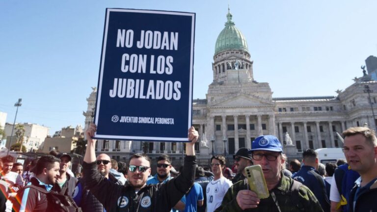 Hay manifestaciones en el Congreso en reclamo a la votación de Diputados