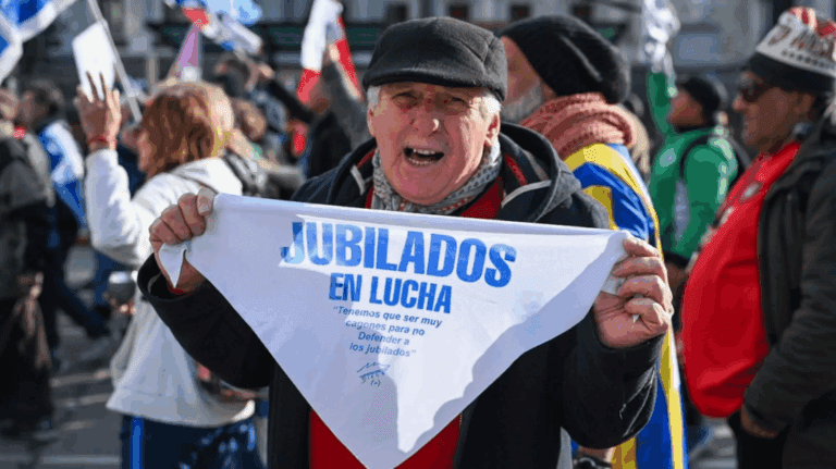 Alerta en la Provincia: Milei retiene fondos clave y denuncian un «ataque directo» a los jubilados bonaerenses