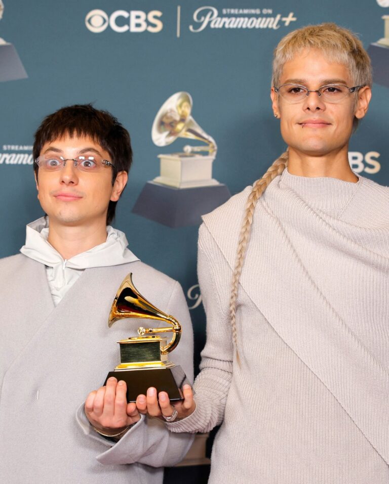 Grammy 2026: Bad Bunny hace historia y el «baño de gloria» de Ca7riel & Paco Amoroso en Los Ángeles