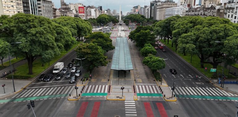 El Gobierno intimó a la UTA y a La Fraternidad para frenar su adhesión al paro general