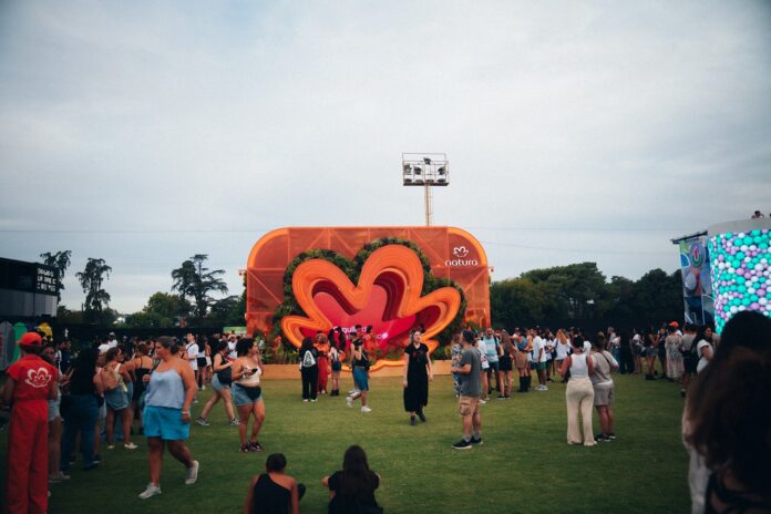 lollapalooza-2026:-natura-sera-el-maquillaje-oficial-del-festival-por-quinta-vez-consecutiva