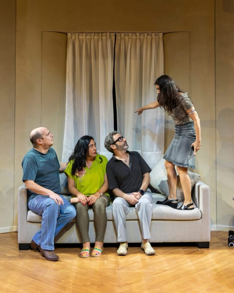 El Ávido Espectador: El teatro frente al espejo