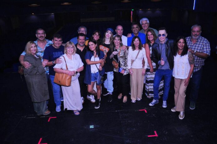 fatima-florez,-junto-a-ex-combatientes,-fue-ovacionada-en-un-emotivo-homenaje-en-mar-del-plata