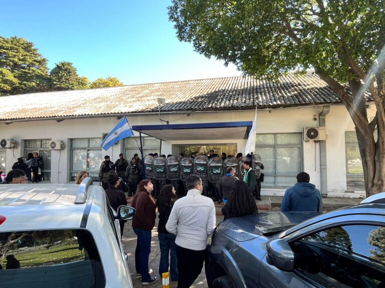 Tensión en el INTI: Denuncian más de 1000 despidos y represión de Gendarmería
