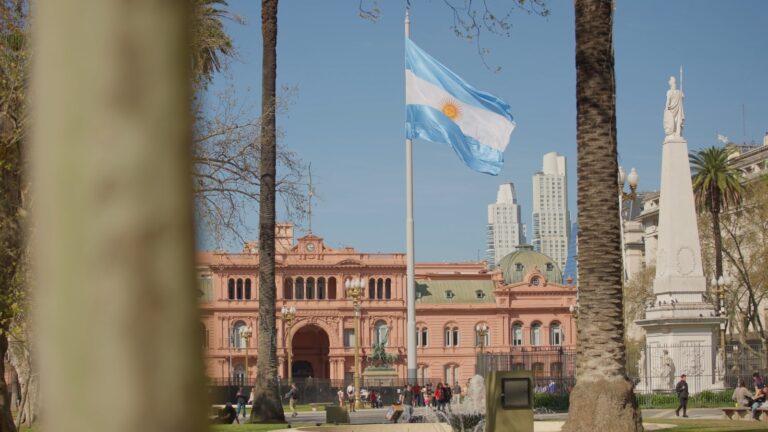 buenos-aires-tiene-su-miniserie:-la-historia-de-la-ciudad-que-no-deja-de-transformarse