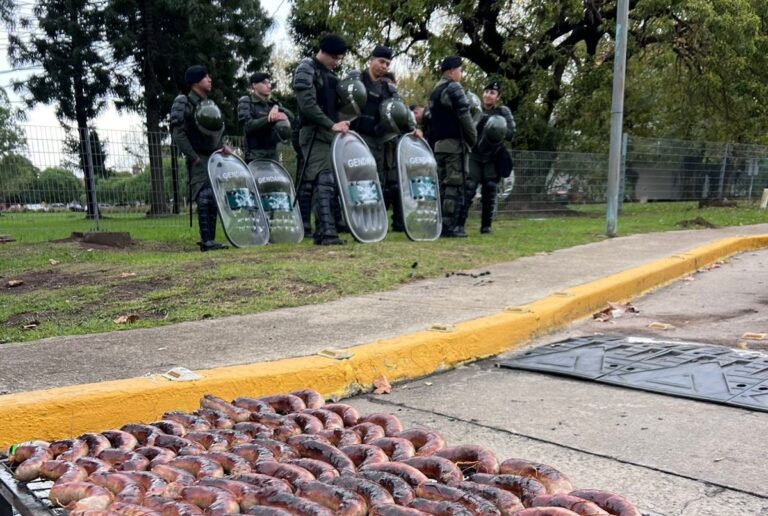 Insólito en el INTI: Gendarmería intentó «sitiar» una parrillada de ATE y terminó en retirada