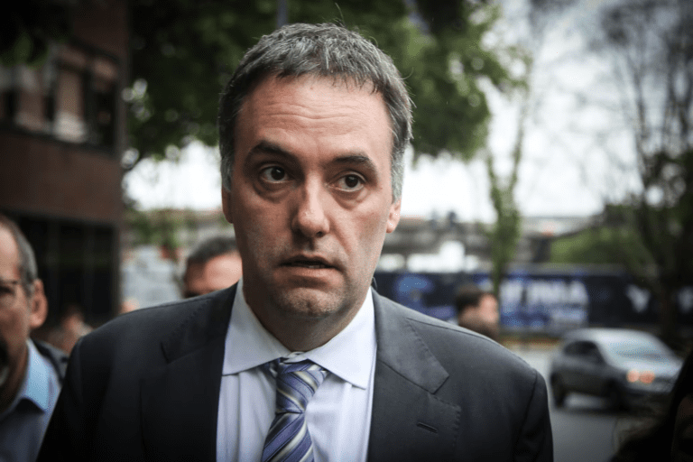 «no-queda-registro-de-nada»:-adorni-se-fue-pero-la-causa-continua