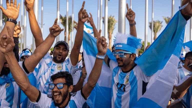 El mundo se vuelve albiceleste: el fenómeno de la camiseta argentina que rompe todas las fronteras