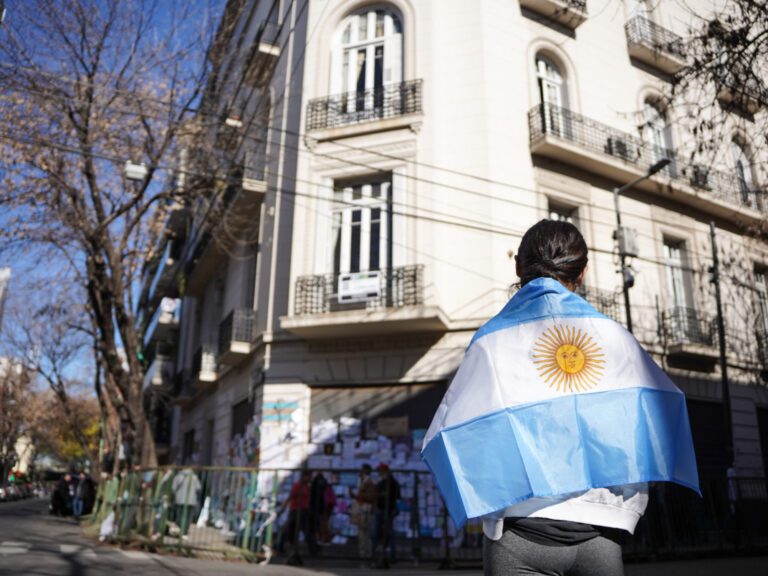 «Cristina Libre»: preparan un masivo banderazo para el 20 de junio.