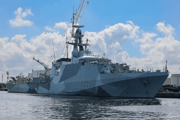 Un buque de guerra británico cruzó el mar argentino sin aviso previo