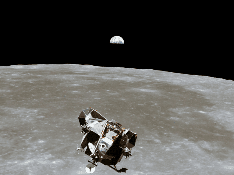 ¿Qué tienen en común Neil Armstrong y el Día del Amigo? La historia secreta.