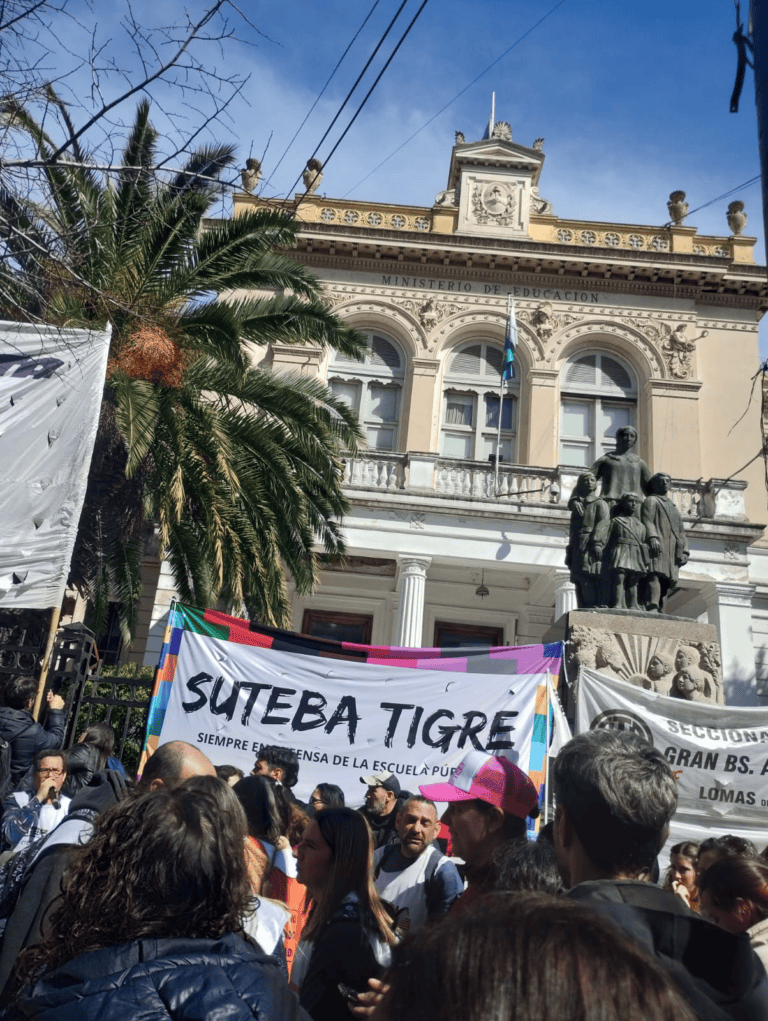 docentes-protestan-en-la-plata:-marcha-y-cortes-en-el-centro