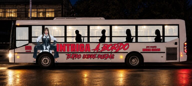 “intriga-a-bordo”:-el-teatro-sobre-ruedas-de-moria-casan-llega-a-la-avenida-corrientes