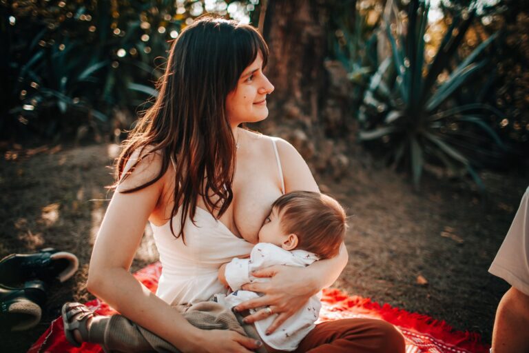 embarazo-y-lactancia:-que-cambios-pueden-quedar-en-las-mamas-y-cuando-consultar