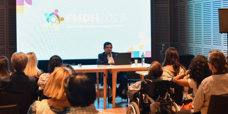III Foro Mundial de DDHH: Galarraga brindó una clase magistral en el Museo Malvinas e Islas del Atlántico Sur