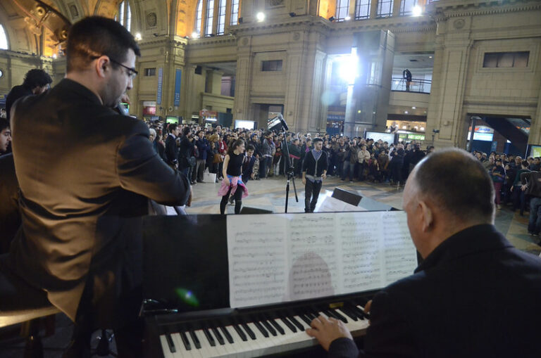 Los Elencos Estables en las estaciones ferroviarias de Once, Constitución y Retiro