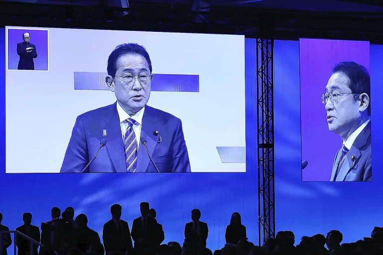 La ola de desafección política sacude a un rearmado Japón