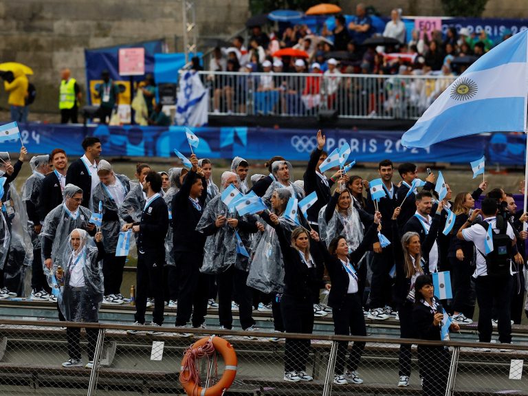 ​Así vivieron los atletas argentinos la majestuosa ceremonia de apertura de los Juegos Olímpicos de París 2024: una fiesta celeste y blanca sobre el río Sena
