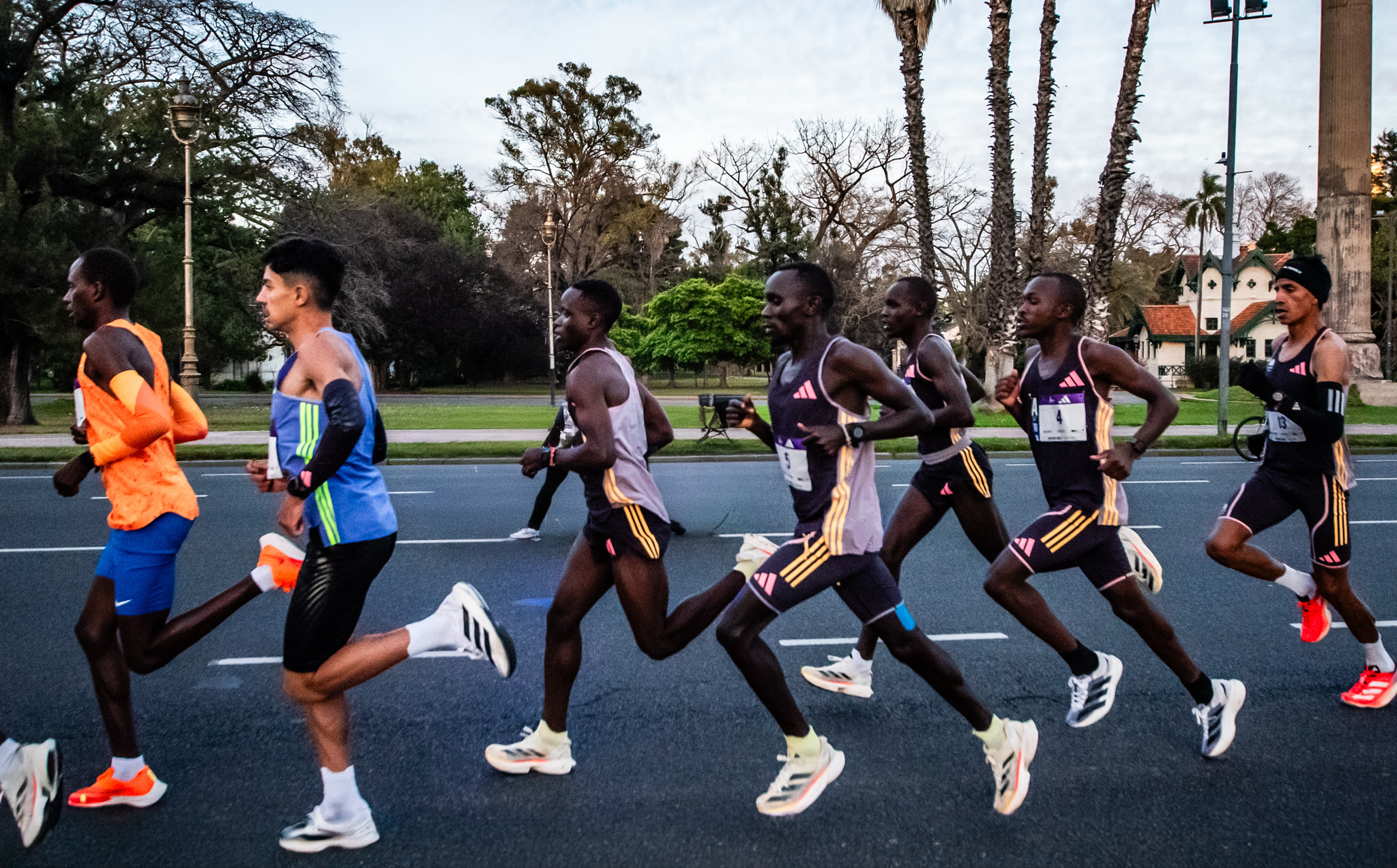 media-maraton-buenos-aires-2025:-record-historico-con-27.500-corredores