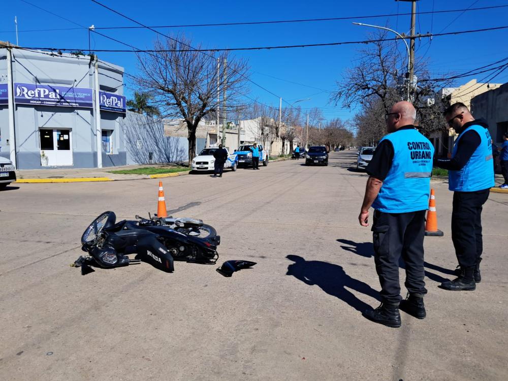 colision-entre-moto-y-camioneta-en-pellegrini-y-conesa