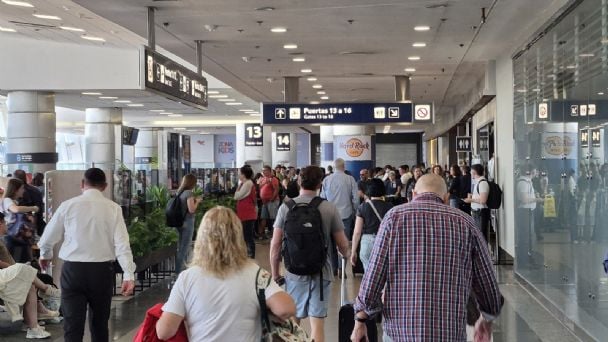 Controladores aéreos suspendieron el paro del jueves y reabren el canal de diálogo