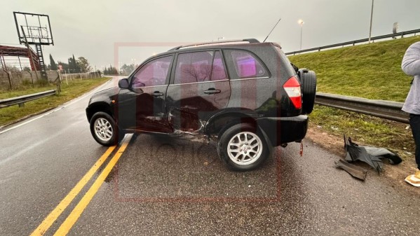 fuerte-choque-en-la-colectora-sur-del-acceso-oeste:-uno-de-los-conductores-estaba-alcoholizado
