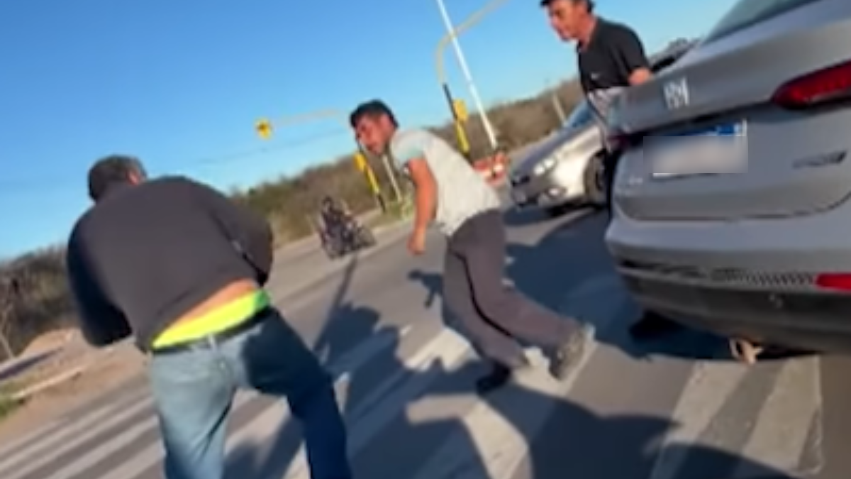 luis-guillon:-tremenda-pelea-entre-dos-conductores-en-camino-de-cintura