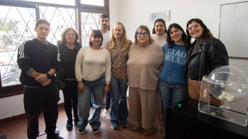 se-sortearon-las-diez-becas-uade