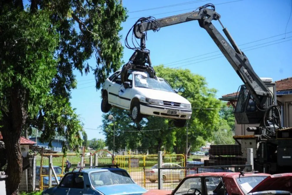 proponen-alternativas-para-eliminar-el-“cementerio-de-autos”-en-gualeguaychu