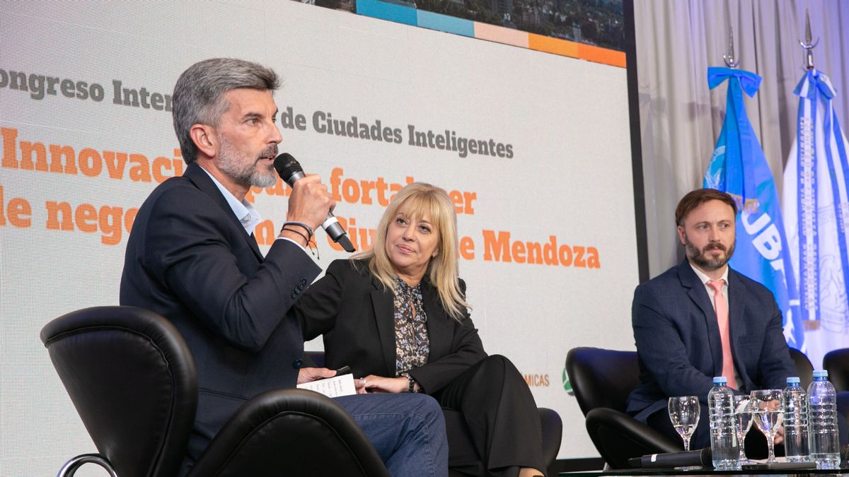 ulpiano-suarez-participo-en-el-congreso-internacional-de-ciudades-inteligentes-en-buenos-aires