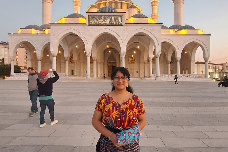 pianista-guatemalteca-yahaira-tubac-se-presenta-en-turquia