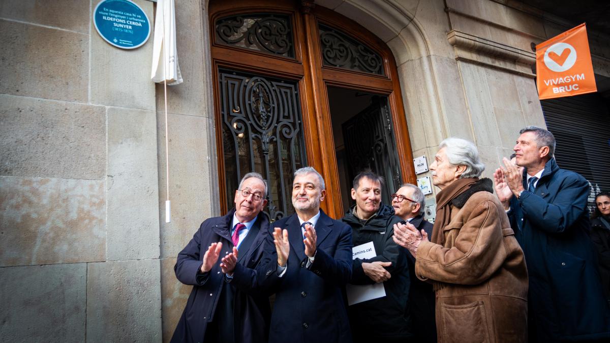 junts-pide-honrar-a-lluis-permanyer-instalando-un-monumento-a-cerda-en-el-eixample