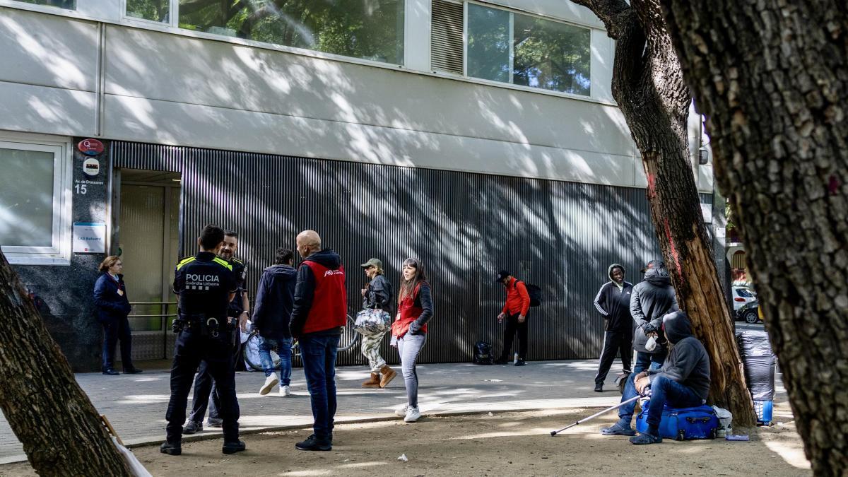 la-guardia-urbana-redobla-su-presion-sobre-la-reventa-de-farmacos-en-el-sur-del-raval