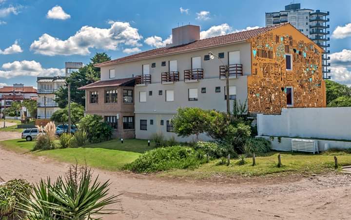 romina-art-hotel:-history,-art-and-sea-in-the-south-of-villa-gesell.
