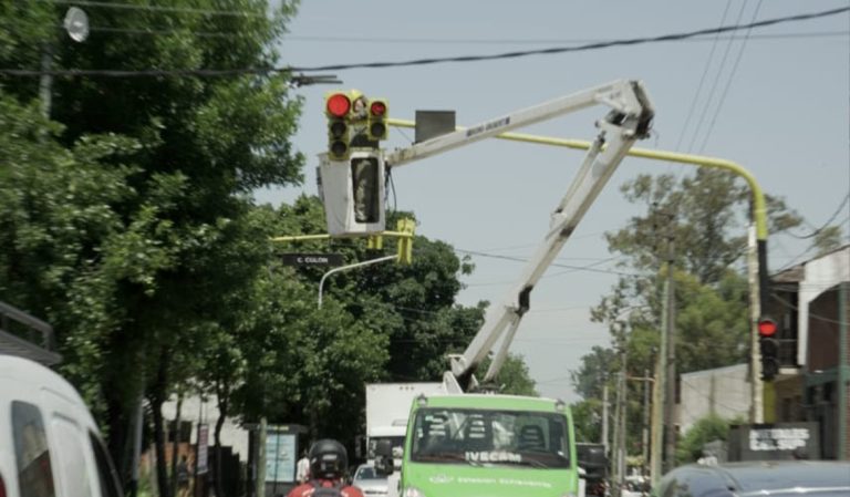 avanza-la-instalacion-de-contadores-de-tiempo-en-semaforos-del-distrito