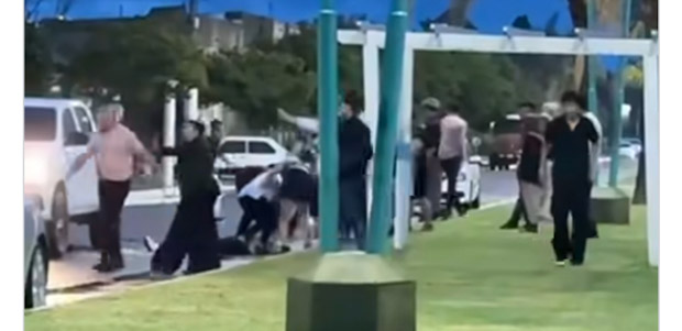 zonal:-un-joven-fue-asesinado-a-punaladas-en-las-afueras-de-una-fiesta-de-egresados