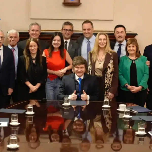 Javier Milei encabeza una nueva etapa de gestión con reunión de gabinete tras la presentación de dos nuevos ministros