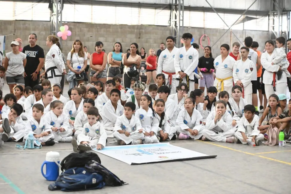 las-45-escuelas-deportivas-cerraron-el-ano-con-una-muestra-en-el-polideportivo-norte