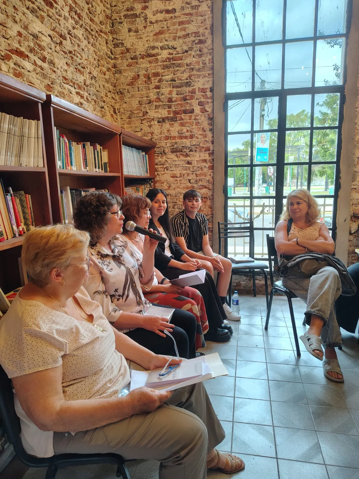 se-presento-el-poemario-del-grupo-lenguas-de-rio