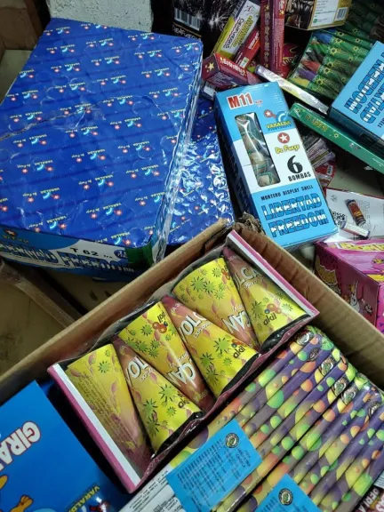 cipolletti-secuestro-un-cargamento-de-pirotecnia-ilegal-que-ingresaba-en-un-tour-de-compras