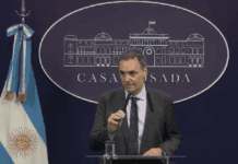 Denunciaron penalmente a Manuel Adorni por el viaje de su esposa en el avión presidencial denunciaron-penalmente-a-manuel-adorni-por-el-viaje-de-su-esposa-en-el-avion-presidencial