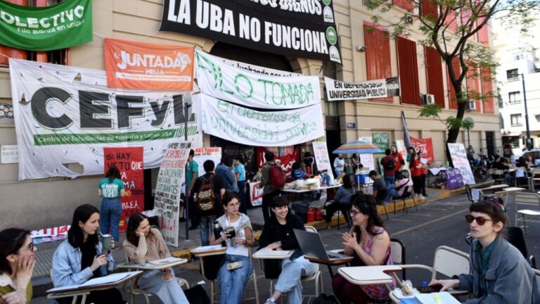 Semana de lucha universitaria: Paro de 72 horas y clase pública frente a la casa de Adorni