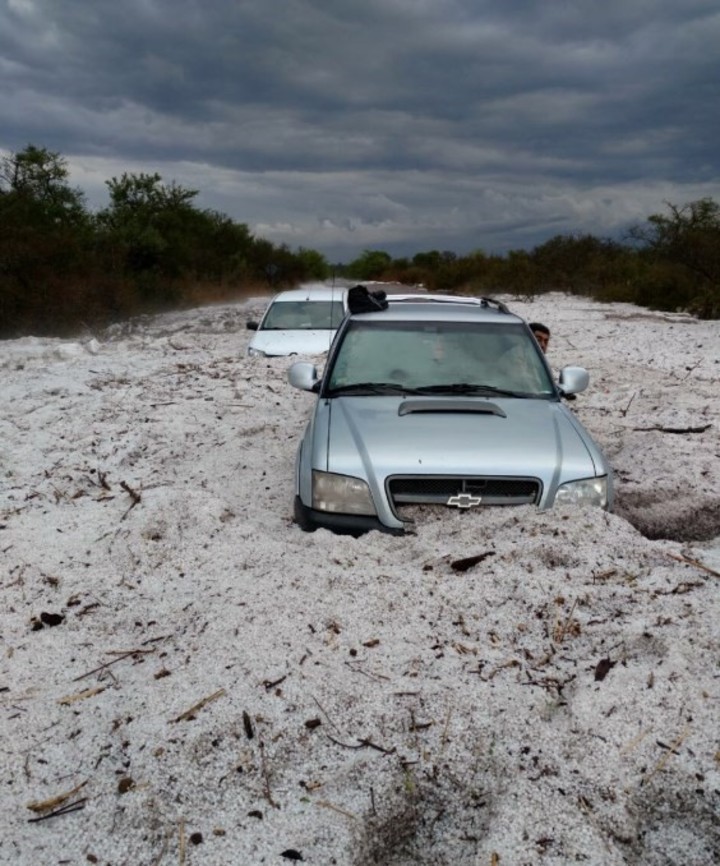 Alerta en Córdoba: Río Tercero y Almafuerte bajo el agua tras un violento temporal de granizo